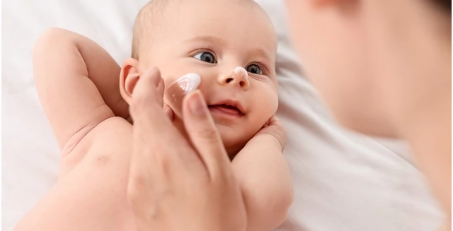 Hát nem tüneményes egy pirospozsgás arcocska?